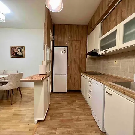 Maxim Apartment, 1km Fr Apartment