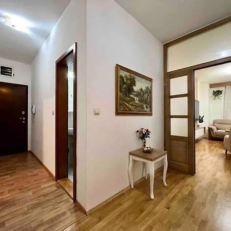 Maxim Apartment, 1km Fr *