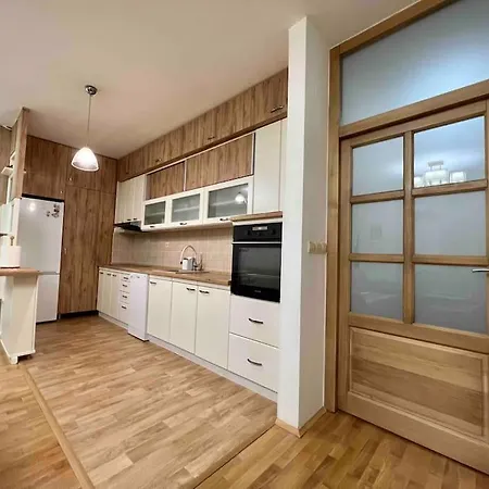 Maxim Apartment, 1km Fr Apartment *