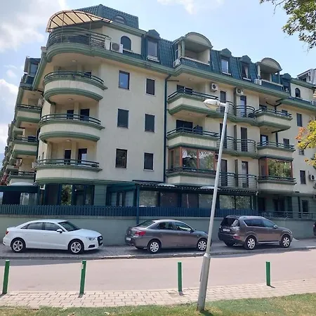 Maxim Apartment, 1km Fr Apartment