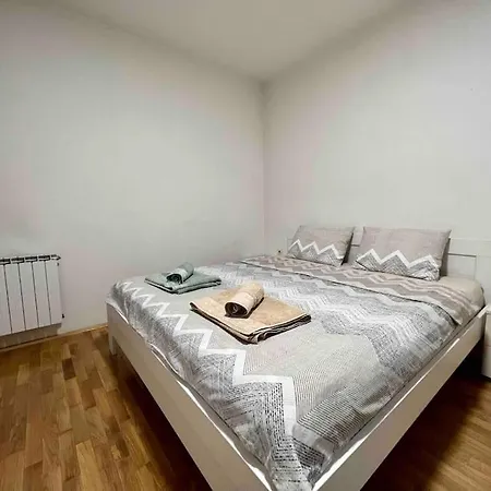 Maxim Apartment, 1km Fr