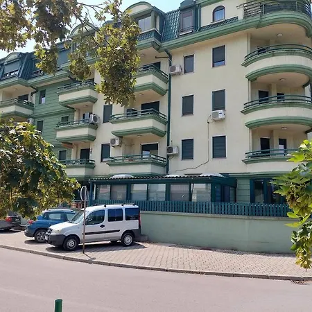 Apartment Maxim Apartment, 1km Fr